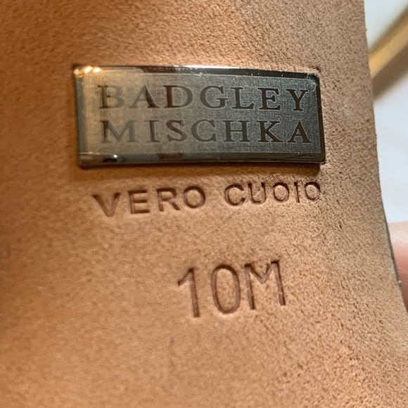 SOLD 10 badgley mischka gold foil leather bow heels - Picture 5 of 13